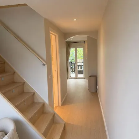 Apartment Bright Nordic Near Beaches & Center *